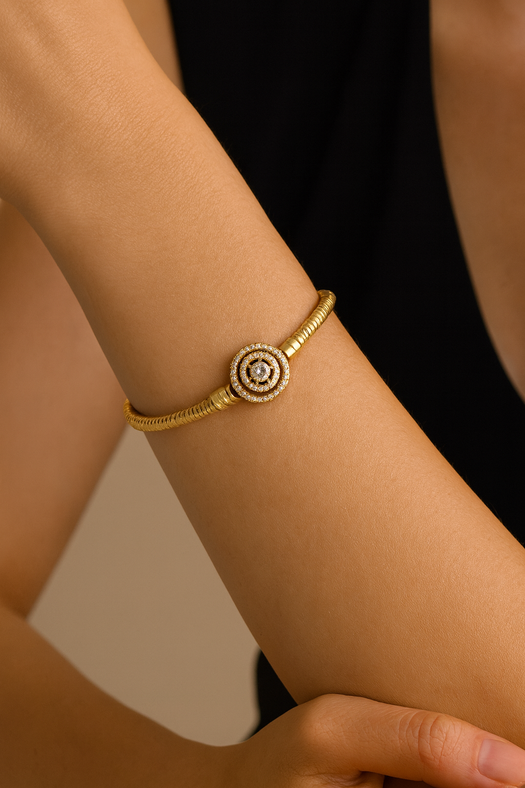 Altın Renk Zirkon Taşlı Yuvarlak Detaylı Pandora Bileklik