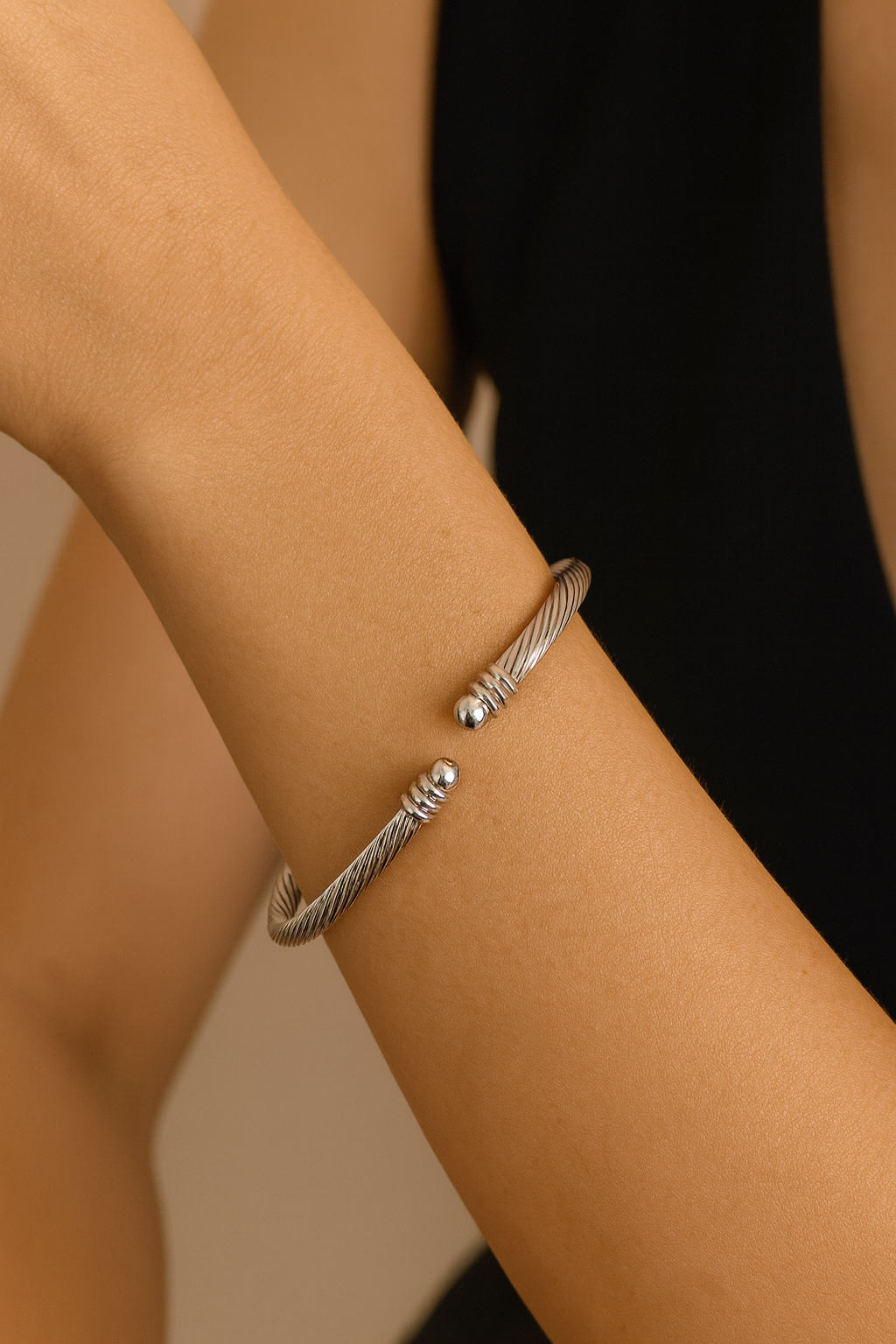 Gümüş Renk Çelik Tel Tasarımlı Minimalist Bileklik