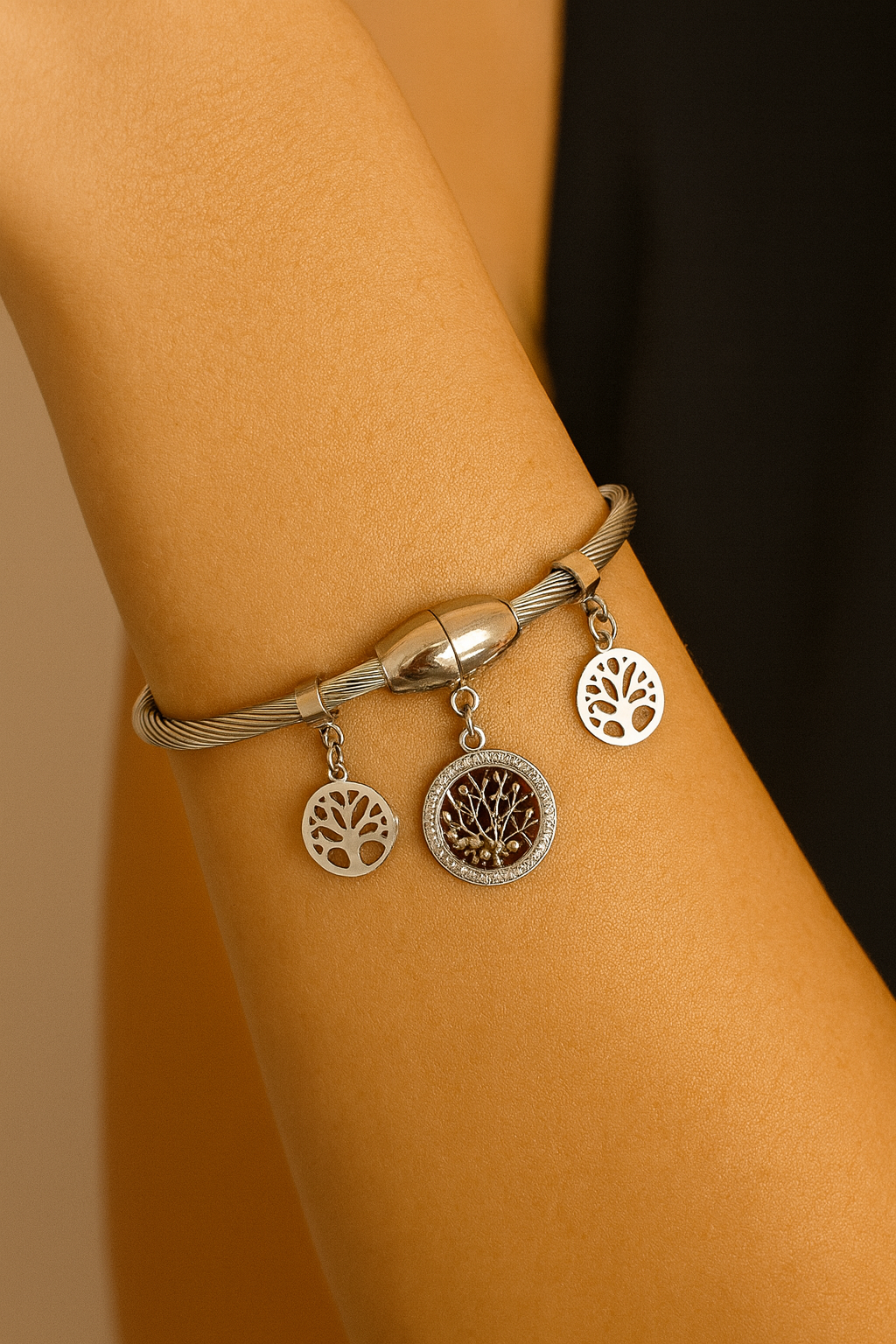 Gümüş Renk Yaşam Ağacı Charm Detaylı Bileklik