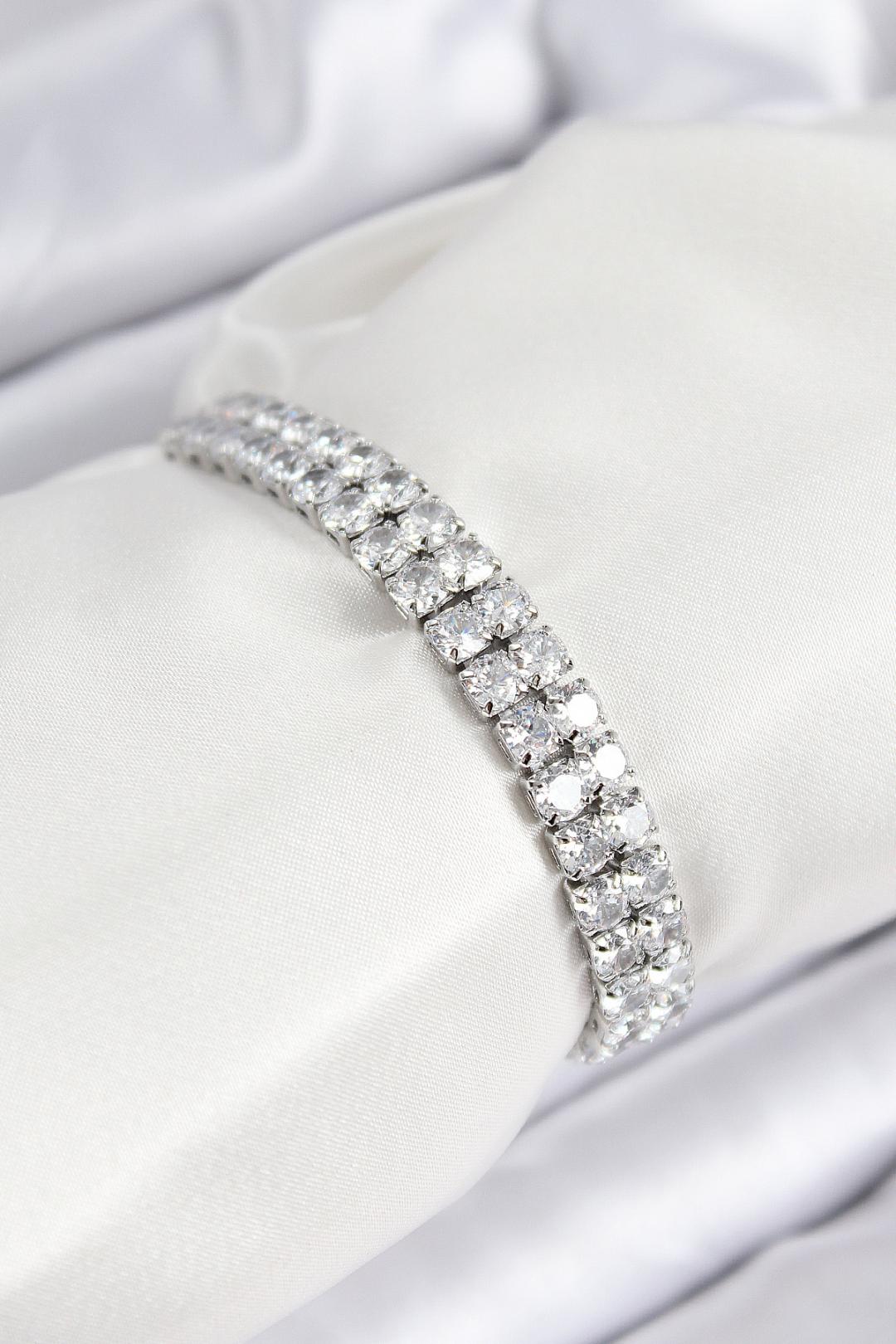 Pirinç Zirkon Taşlı Çift Sıra Kare Model Gümüş Renk Asansörlü Kadın Bileklik