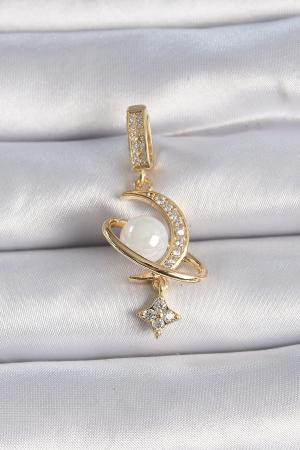 Pirinç Gold Renk Zirkon Taş Detaylı Hilal Model Sallantı İncili Ajda Charm BC1012