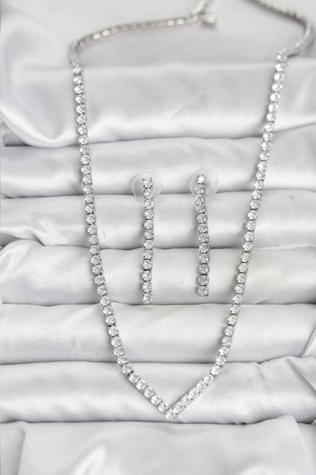 Gümüş Renk Zirkon Taşlı Kadın Kolye Küpe Seti BKO10638